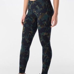 SOLD—-Nike Camo tights